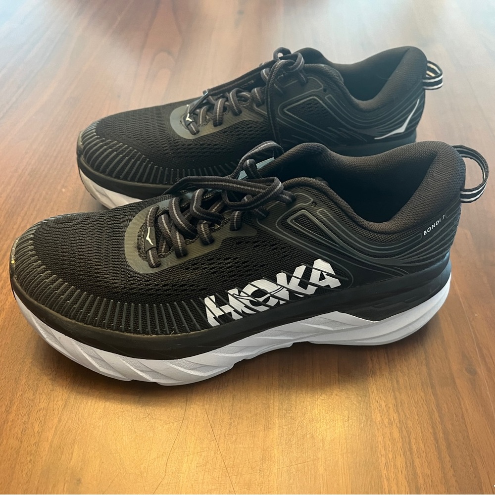 Like new  - Hoka One One Bondi 7 Women’s Running Shoes - Black/White - Size 7